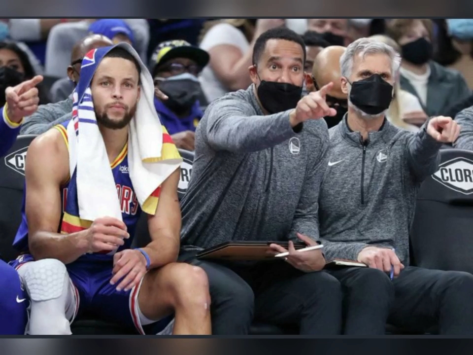 包含莱万多夫斯基遭遇十持续失利，勇士教练压力巨大！的词条