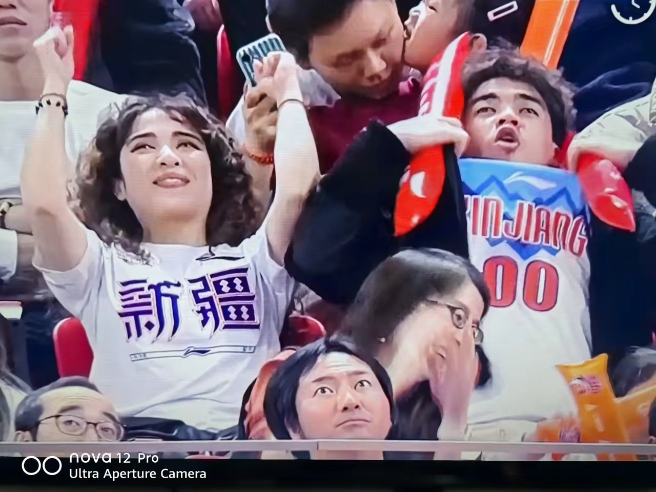 开云登录入口-Uzi迎来三赛季出色发挥，雄鹿观众热烈欢呼！气势如虹延续-开云登录入口